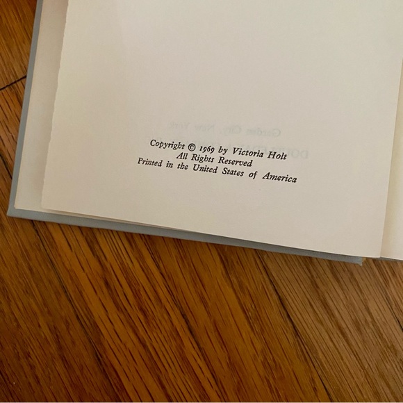 Vintage 60s Book The Shivering Sands by Victoria Holt 1969 Gray Hard Cover - Picture 7 of 7